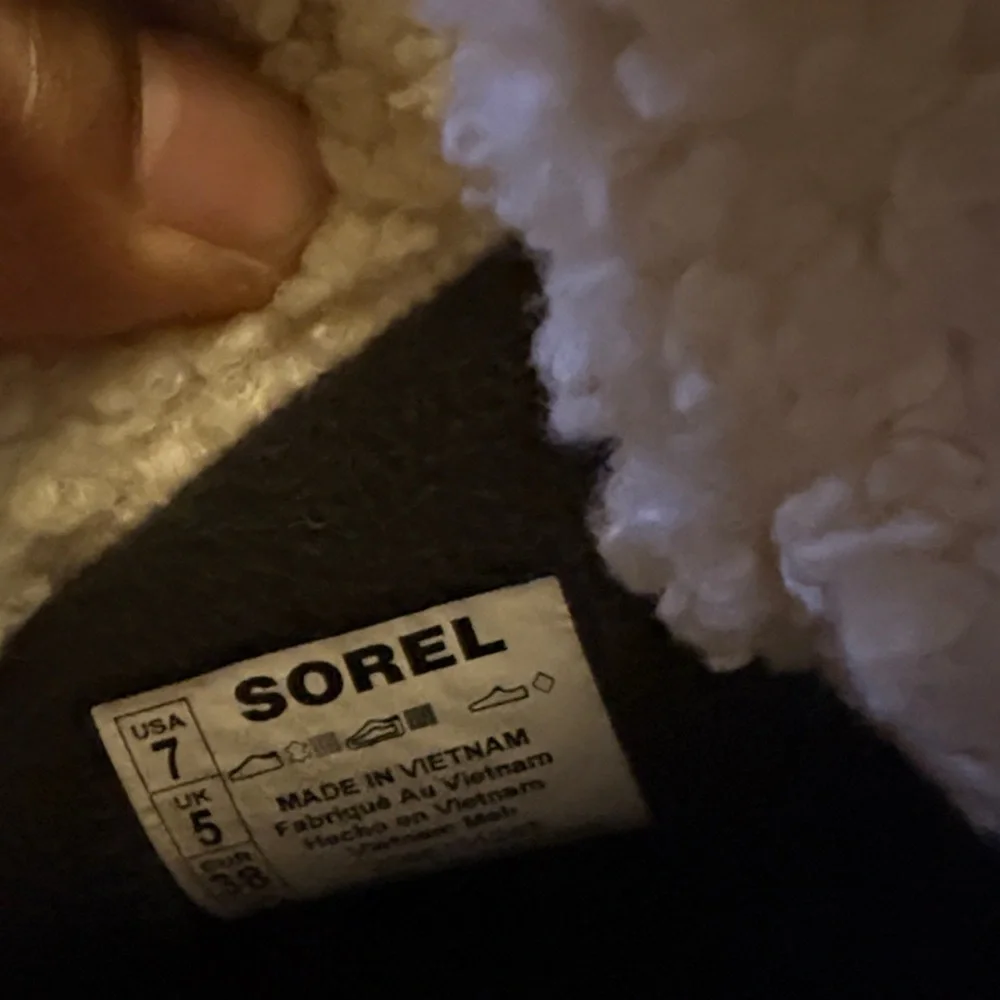 Sorel Brown and Black Winter Boots with Shearling Lining - Picture 11 of 11